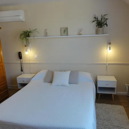 Des Voyageurs 2* Payzac (Dordogne)